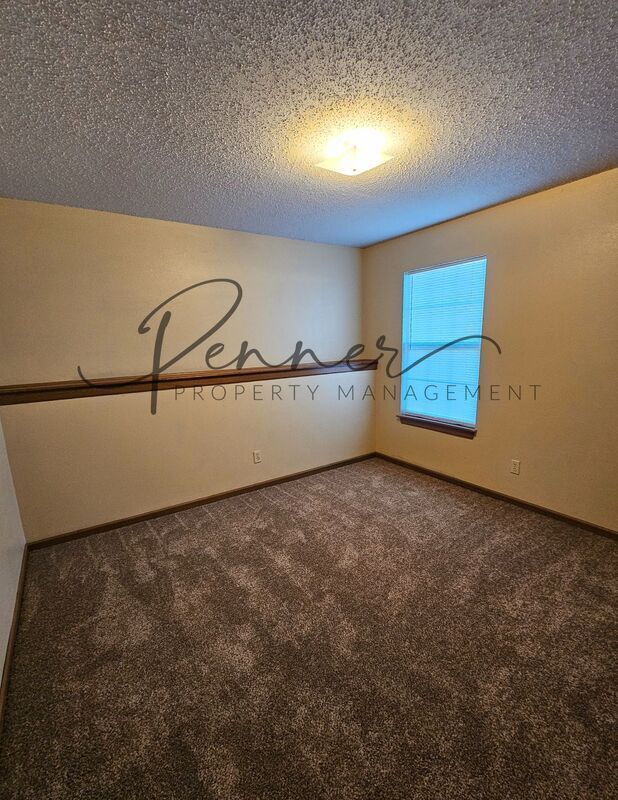 Building Photo - 136 N Crest Dr