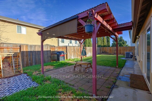 Building Photo - 3 bdrm 2 bth - Great Floorplan