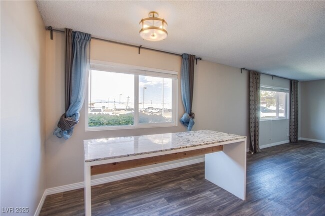 Building Photo - 5009 Evergreen Ave