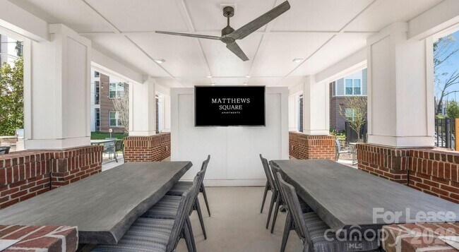 Building Photo - 4010 Waiting St