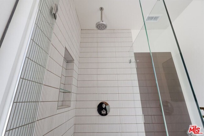 Building Photo - 444 S Windsor Blvd