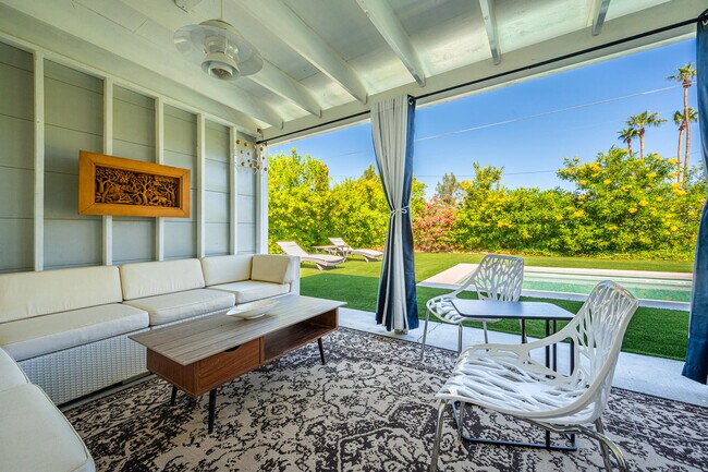 Building Photo - 2748 E Via Escuela