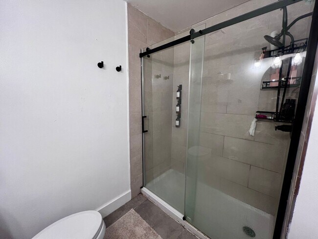 Building Photo - Beautifully ranch-style home in Central Virginia Beach