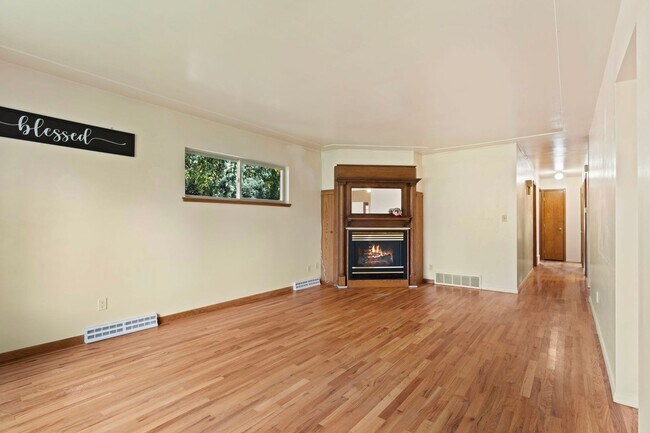 Building Photo - Charming 3BR, 2,200 Sq Ft SFR in Broomfield