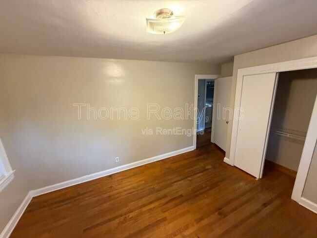 Building Photo - 208 Ridgewood Dr