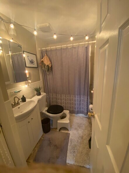 Building Photo - 4 Nixon Ln