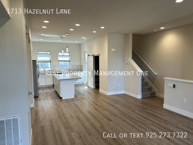 Building Photo - 1713 Hazelnut Ln