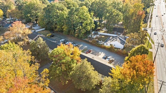 Building Photo - *MOVE IN READY* 3 Bed, 2 Bath Condo, Close to Uptown!!!