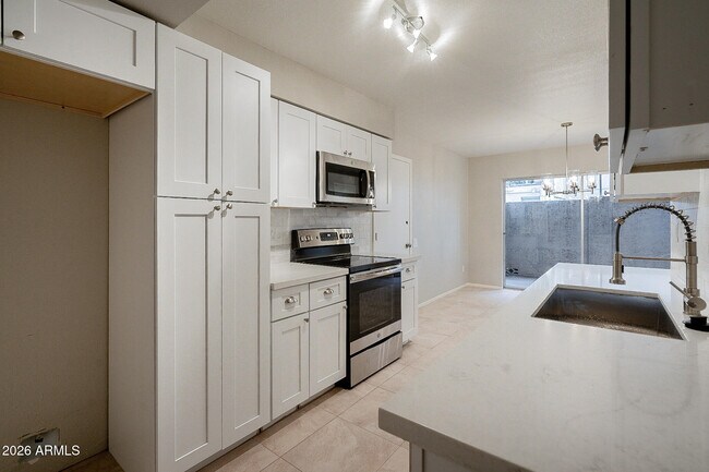 Building Photo - 5618 S Captain Kidd Ct
