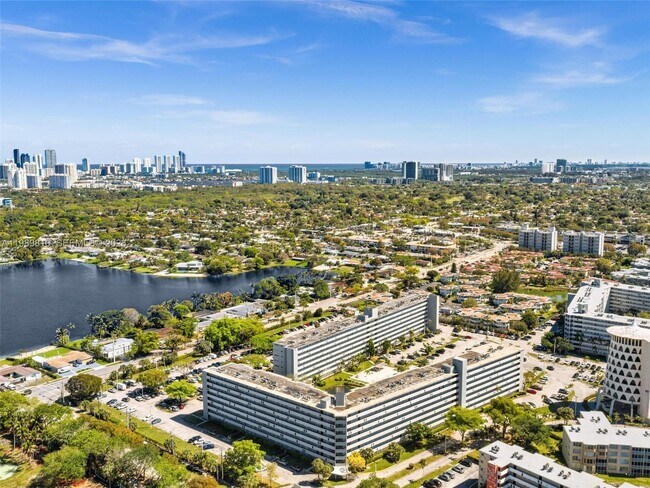 Building Photo - 1770 NE 191st St