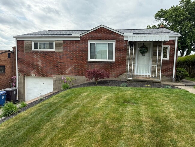 Building Photo - Move-In Ready 2BR Home on Quiet Residential Street in Baldwin/Whitehall!