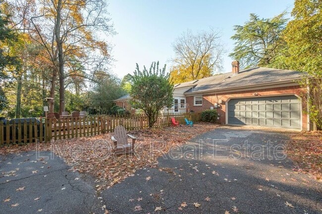Building Photo - 1612 Whitethorne Rd