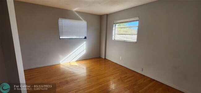 Building Photo - 6220 SW 41st Ct