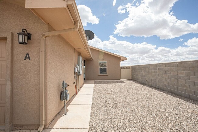 Building Photo - Cozy 3 Bed 2 Bath You've Been Looking For!