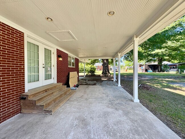 Building Photo - Adorable 2 Bedroom Home in the Heart of Nashville!