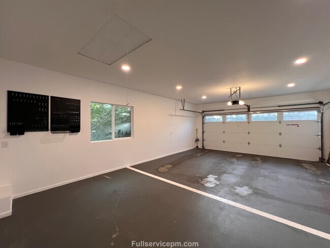 Building Photo - 1930 109th Ave NE