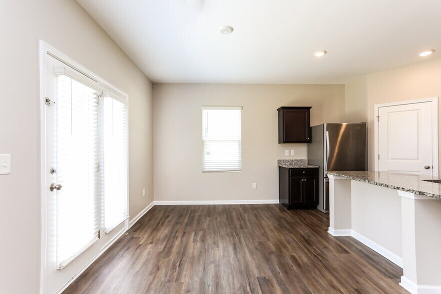 Building Photo - 3695 Place Dr