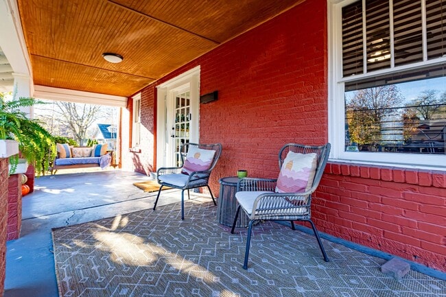 Building Photo - Rare historic East Nashville bungalow for rent; 4 Beds 3 Baths, 1,806 SqFt, fenced yard