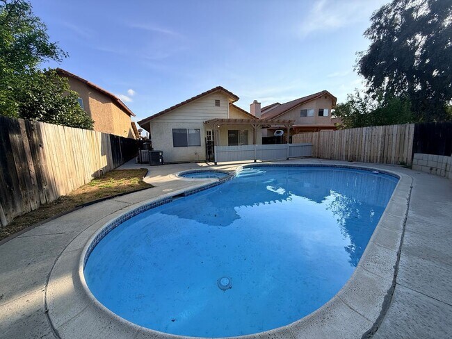Building Photo - Beautiful 3-Bedroom Pool Home