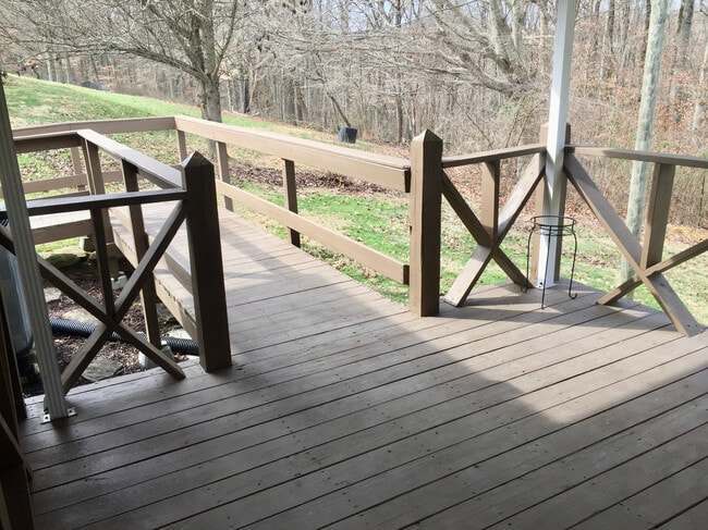 Building Photo - 228 Mark Dr