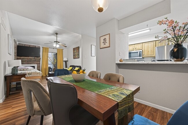 Building Photo - 10555 Turtlewood Ct