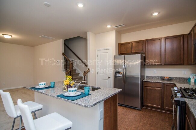 Building Photo - 415 White Oak Ridge Dr