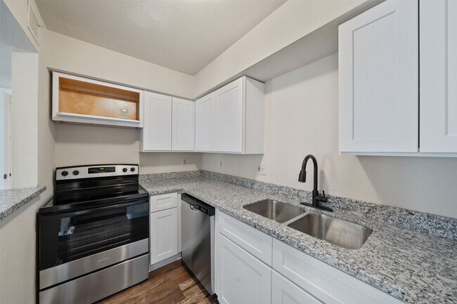Building Photo - 18519 Egret Bay Blvd