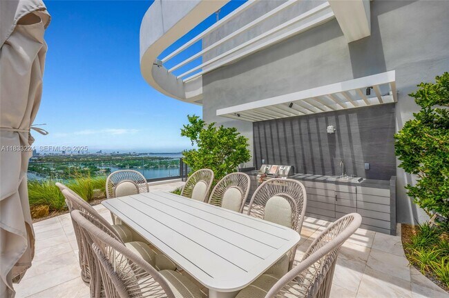 Building Photo - 580 72nd St