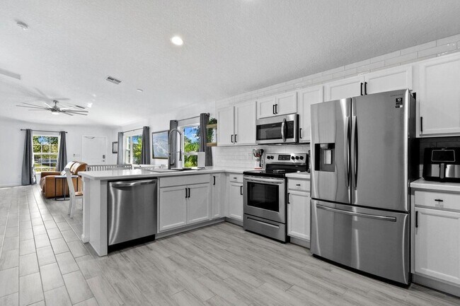 Building Photo - 5032 SE Flounder Ave
