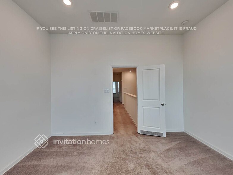 Building Photo - 4027 Champlain Wy