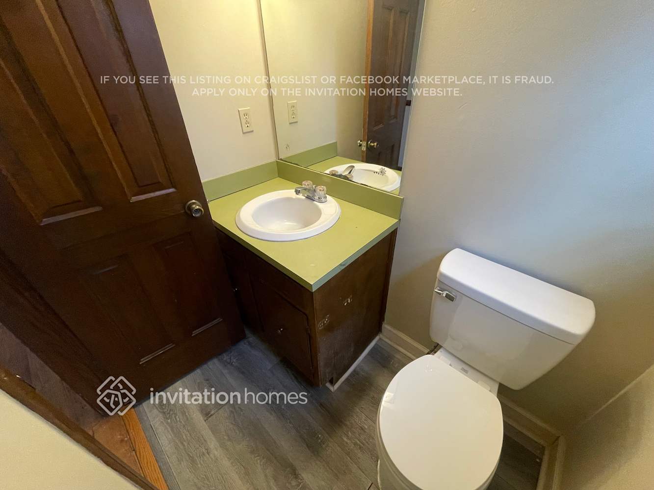 Building Photo - 5120 E Shore Dr SW