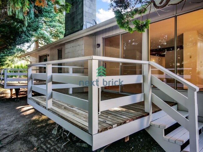 Building Photo - 3 Bedroom 2 bathroom Home for Rent!