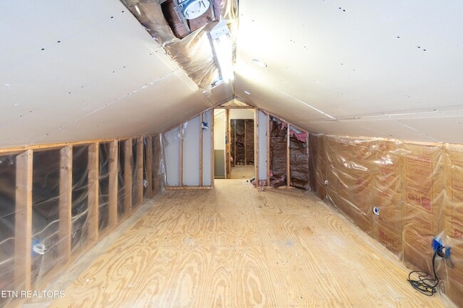 Building Photo - 602 Lookout Ct SE