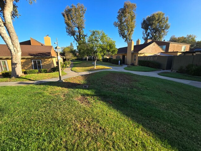 Building Photo - 3 Bedroom, 2 Bath 1374sf Detached condo in Mesa Village 92126.