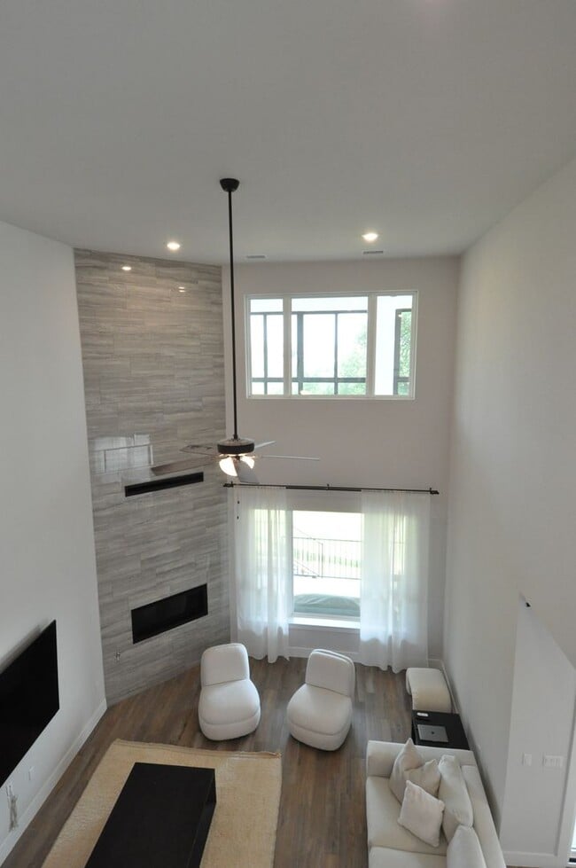 Building Photo - Gorgeous Home with Green Belt view!