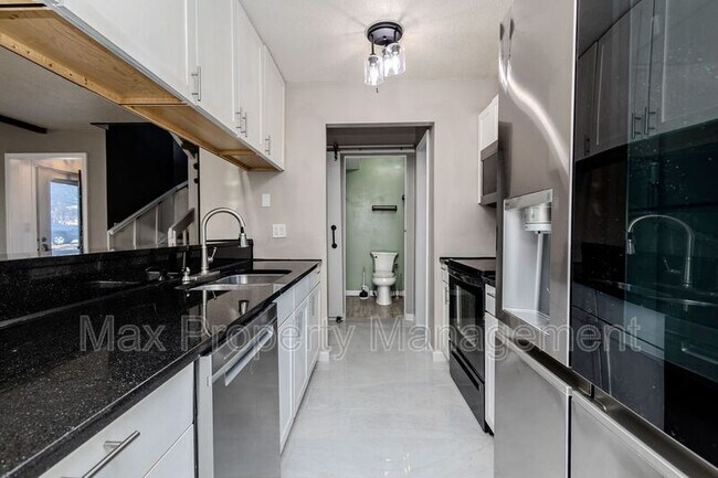 Building Photo - 5305 NW 91st Ct