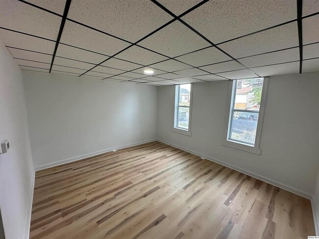 Building Photo - 836 Adams St