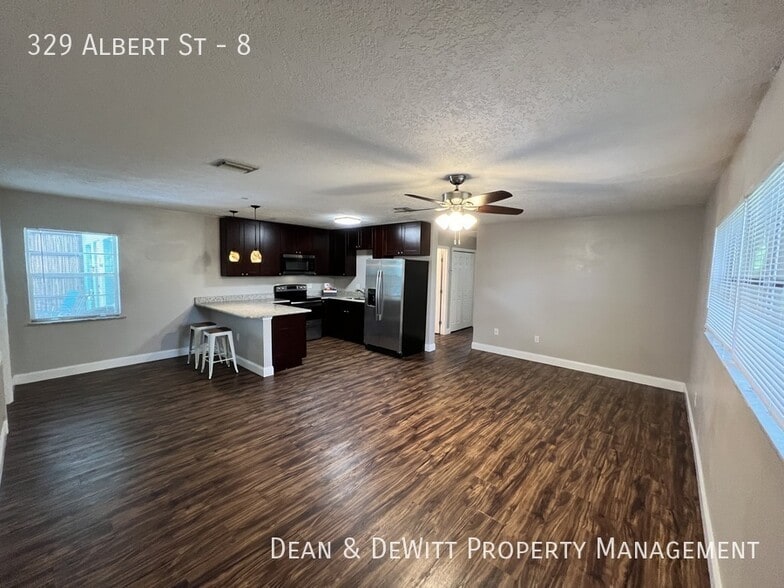 Building Photo - 2 Bed/1 Bath - Unit 8
