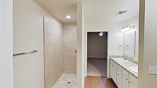 Building Photo - Very Nice 3 bedroom 2 bath home in MWC sch...