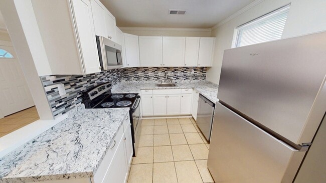 Building Photo - 409 Augusta Ave