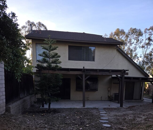 Building Photo - 2435 Greenwich Dr