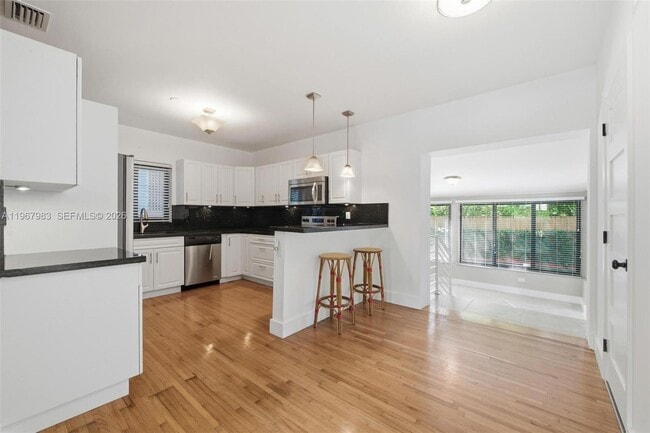 Building Photo - 710 NE 62nd St