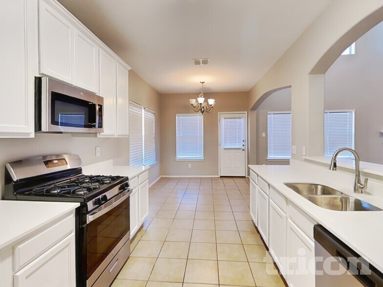 Building Photo - 2784 Sweetbriar Ln