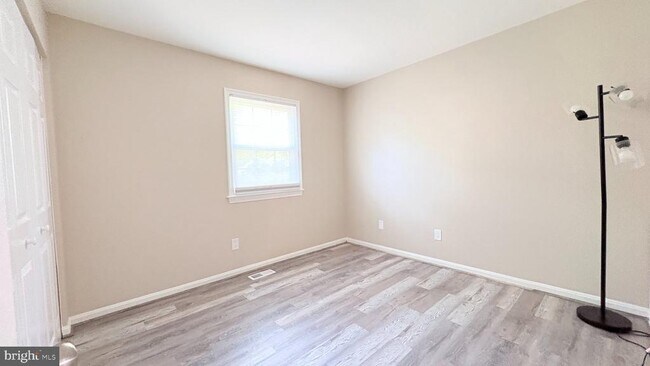Building Photo - 2174 Mayflower Dr