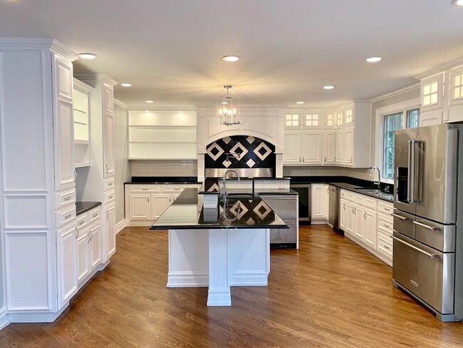 Building Photo - 131 Montgomery Ln