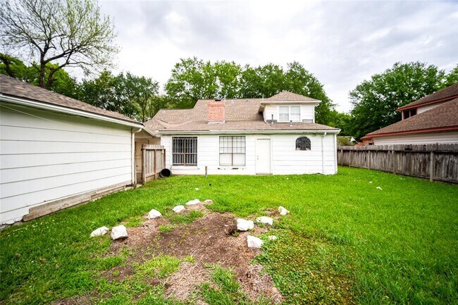 Building Photo - 15319 Paseo Del Rey Dr