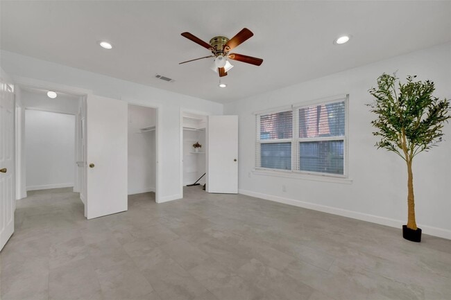 Building Photo - 2610 W Holcombe Blvd