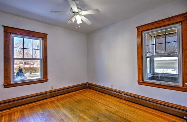 Building Photo - 910 Hope St