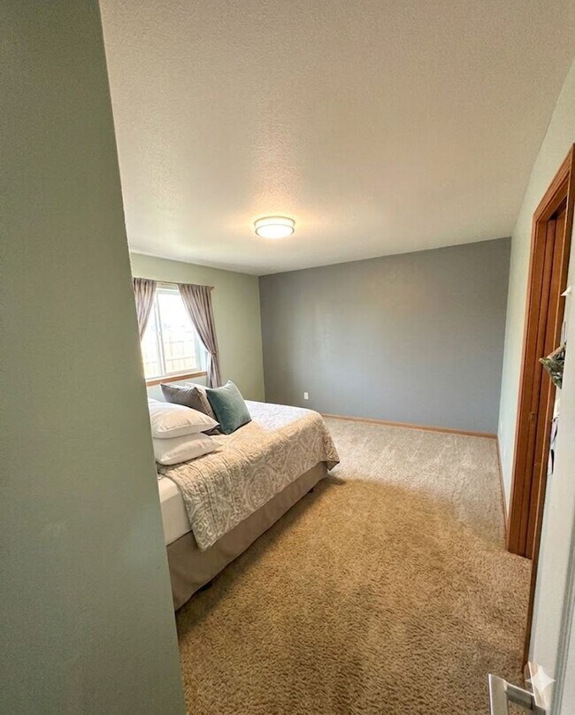 Building Photo - CHARMING & STRESS-FREE LIVING IN NORTHWEST MERIDIAN