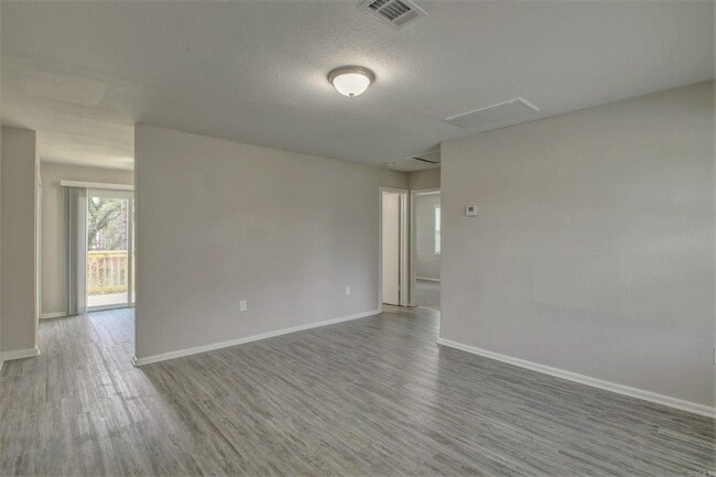 Building Photo - 17 Hiland Pl